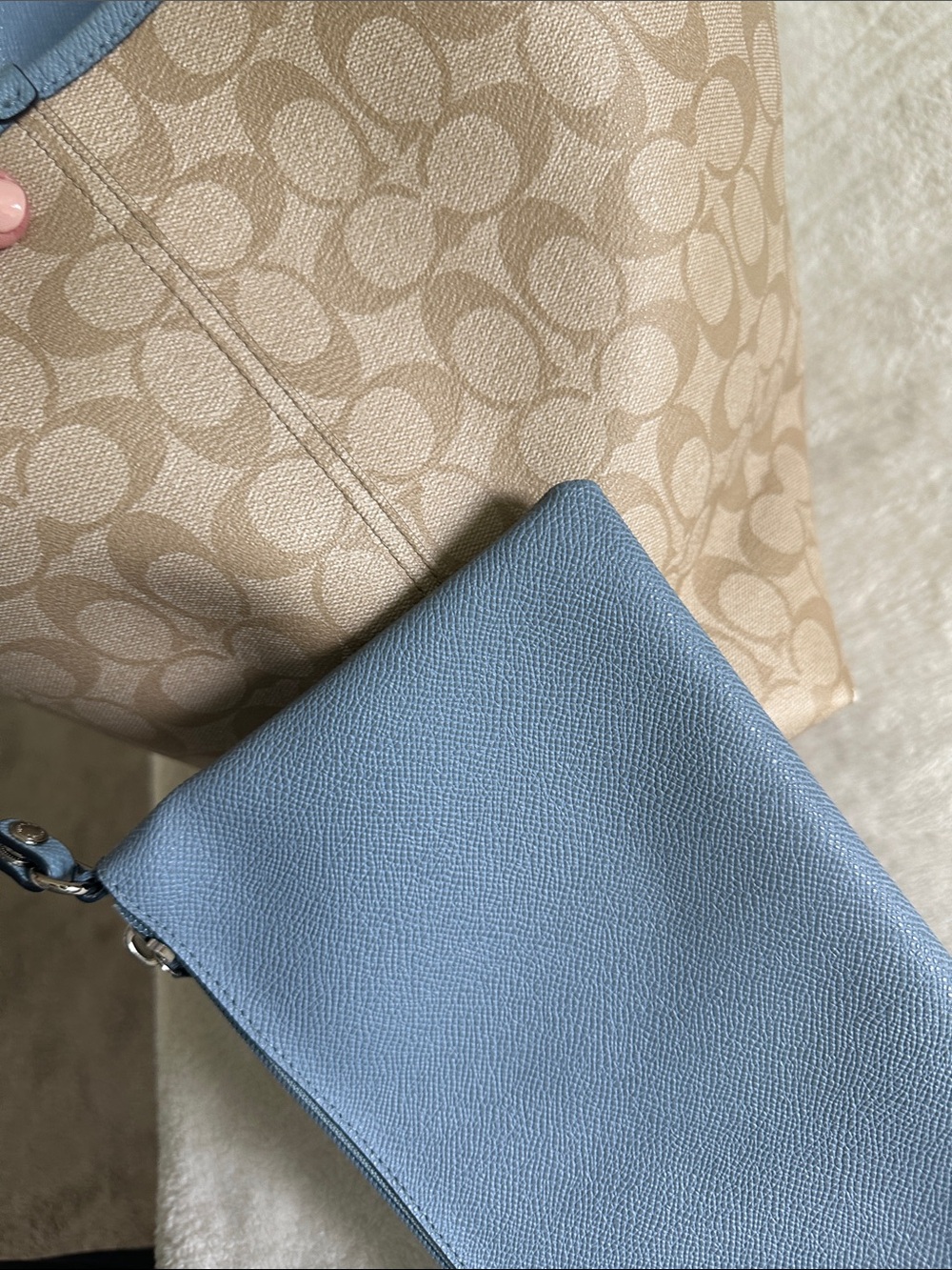 Coach Signature Canvas Tote cream/tan/lt blue w/zipper pouch and keychain tag - Picture 14 of 14